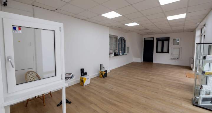 Showroom avec modèles portes et fenêtres Chambourcy